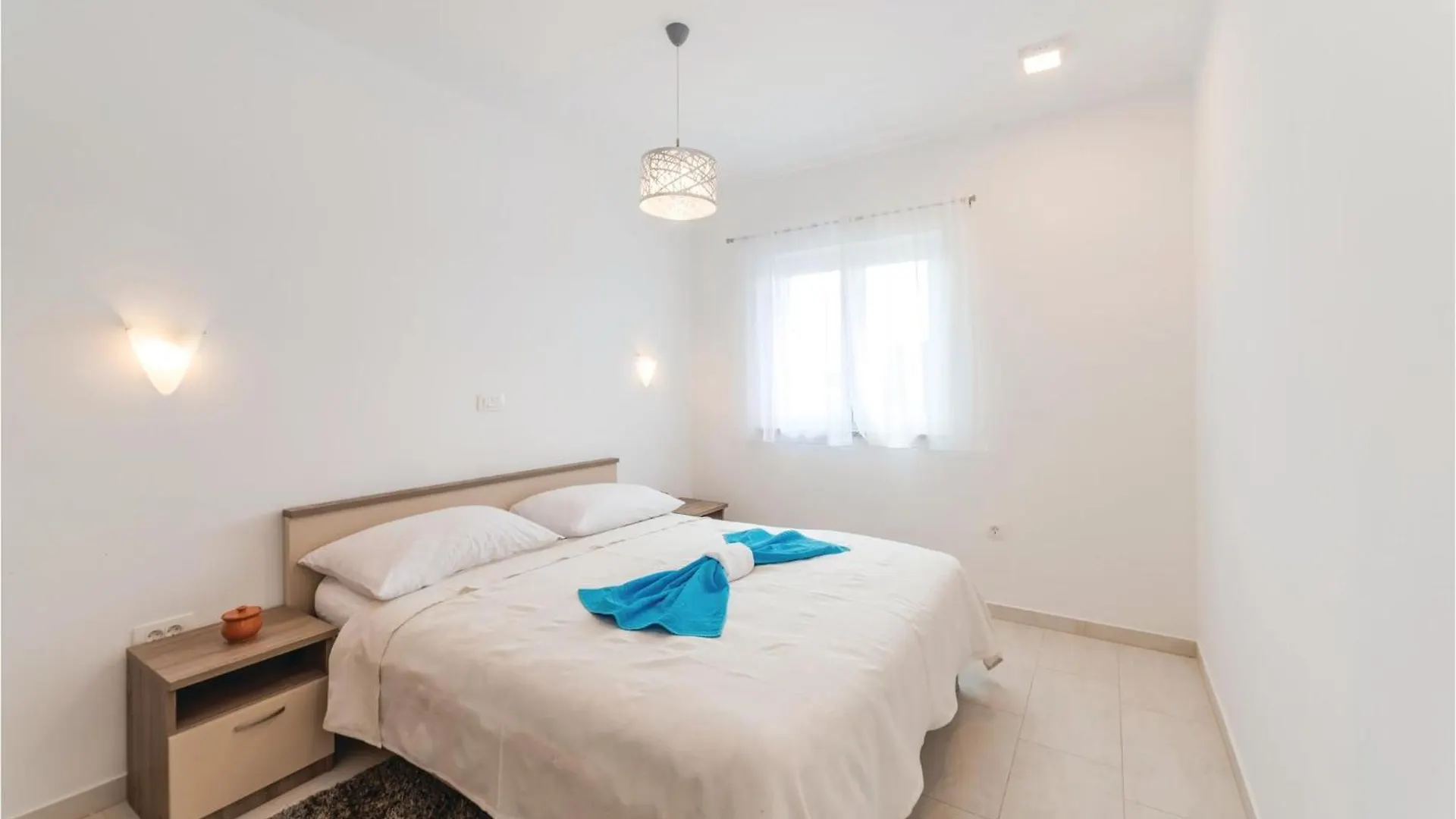 2 Bedroom Cozy Apartment In Veli Rat