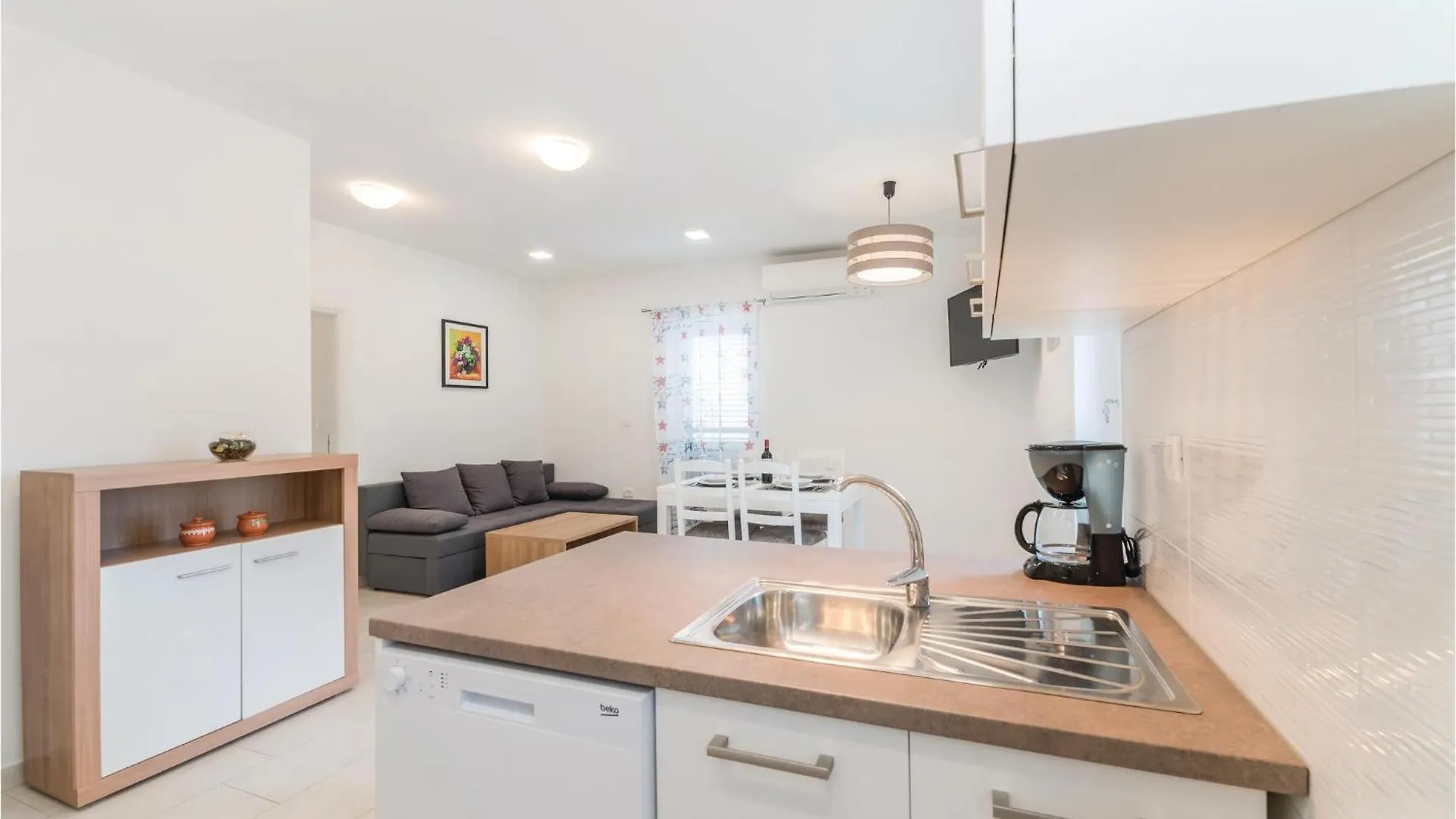 2 Bedroom Cozy Apartment In Veli Rat